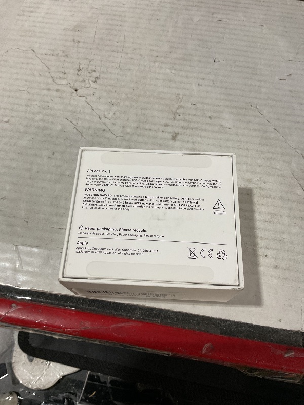 View 3 of ***MISSING PARTS***MINOR DAMAGE***
Apple AirPods Pro 3 Wireless Earbuds
