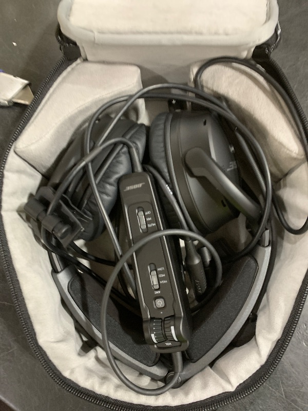 Photo 1 of BOSE HEAPHONES