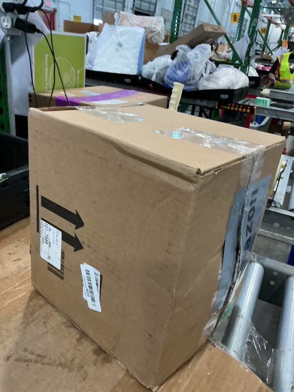 Photo 1 of [MISSING A STAND] Amazon Basics Steel Jack Stands - 3 Ton Capacity (Pair)