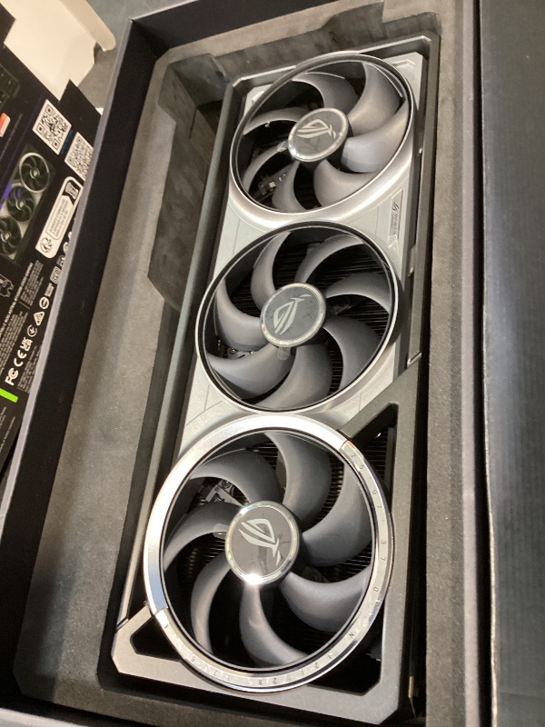 Photo 1 of ASUS ROG Astral NVIDIA GeForce RTX 5090 32GB GDDR7 OC Graphics Card