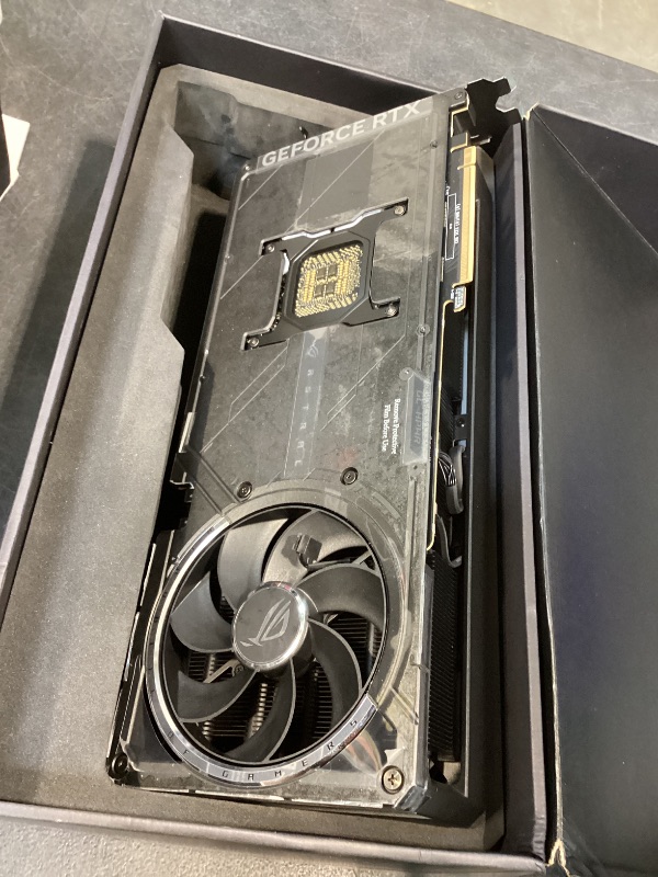 Photo 1 of ASUS ROG Astral NVIDIA GeForce RTX 5090 32GB GDDR7 OC Graphics Card