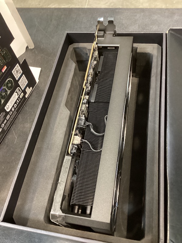 Photo 1 of ASUS ROG Astral NVIDIA GeForce RTX 5090 32GB GDDR7 OC Graphics Card