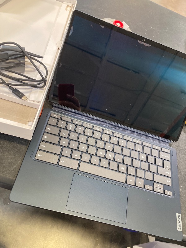 View 3 of Lenovo IdeaPad Duet 5 Chromebook 13.3" OLED Touch Snapdragon 7c Gen 2 4GB/64GB
