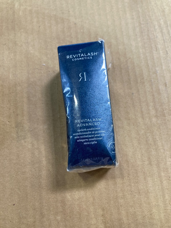Photo 1 of RevitaLash Advanced Eyelash Conditioner 1.0 mL