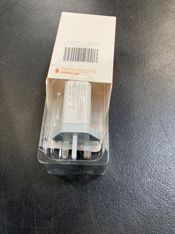 Photo 1 of UK USB Charger, 40W 4-Port UK Travel Plug Adapter Type G Ireland Plug Adapter PD20W QC3.0 Fast Charging Block for iPhone 17 16 15 14 13 12 11, Galaxy, LG, Pixel, Tablet