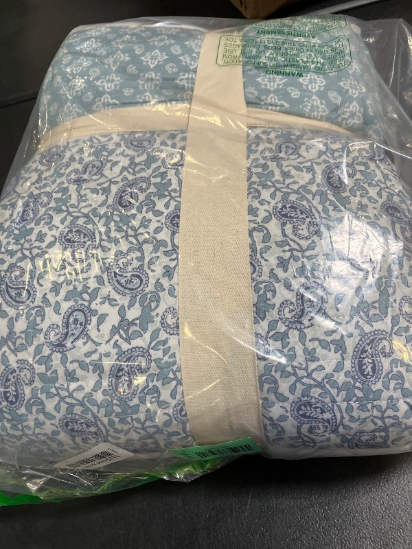 Photo 1 of Great Bay Home Striped Quilt Set - 3-Piece King/California King Size Paisley Bedding Set - Lightweight, All-Season, Reversible Bedspread (Blue)
