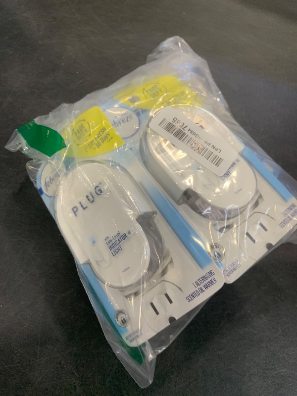 Photo 1 of Febreze Plug In Air Freshener Fade Defy (Pack of 4)