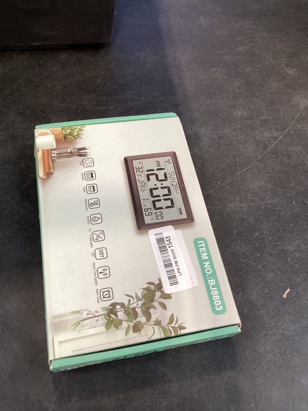 Photo 1 of SZELAM Atomic Wall Clock, 10.5" Digital Display