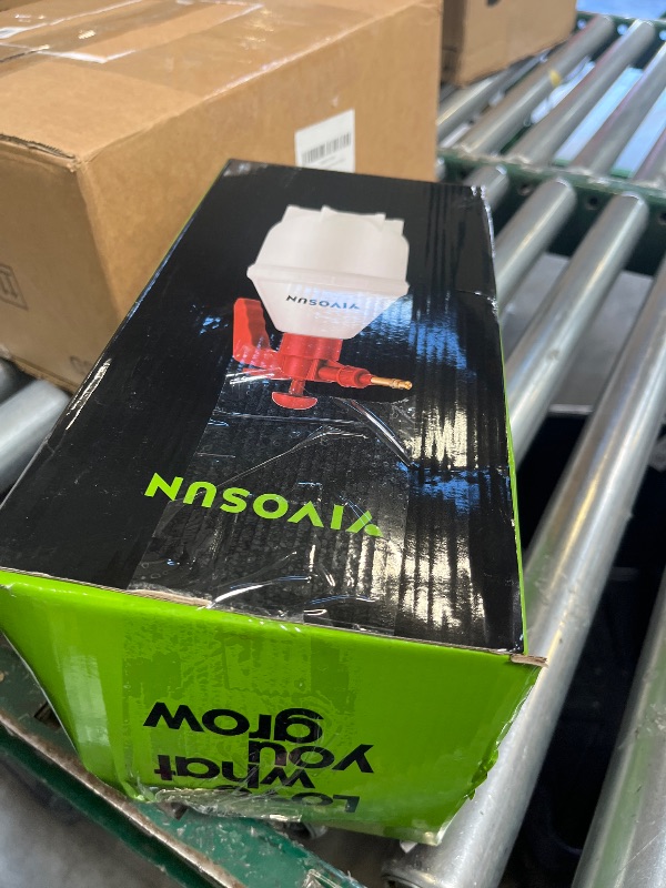 Photo 1 of VIVOSUN 27oz Pump Sprayer