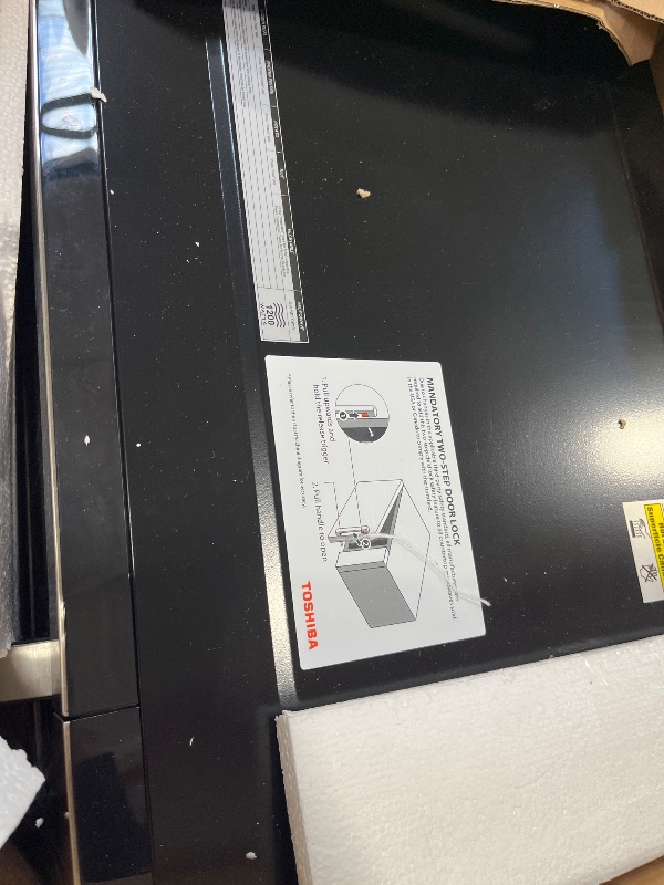 Photo 1 of TOSHIBA 2.2 Cu Ft 1200W Countertop Microwave Oven