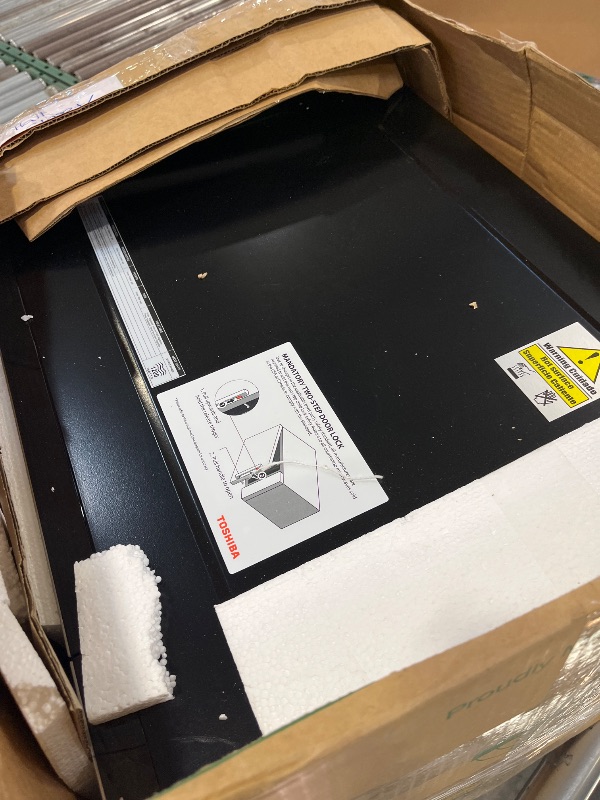 Photo 1 of TOSHIBA 2.2 Cu Ft 1200W Countertop Microwave Oven