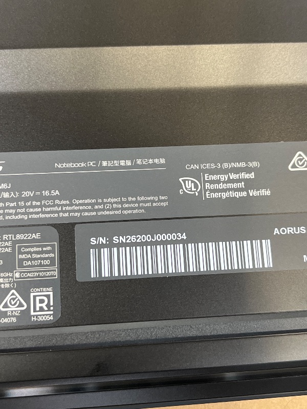 Photo 1 of GIGABYTE AORUS Master 16 GEN 2 Gaming Laptop------minor use 
