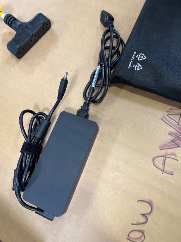 Photo 1 of GIGABYTE AORUS Master 16 GEN 2 Gaming Laptop------minor use 
