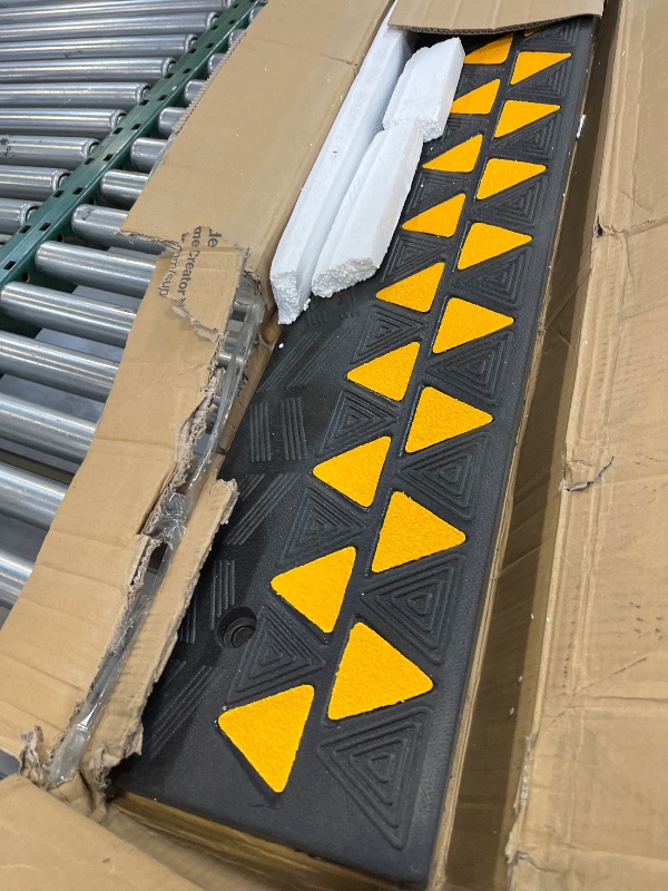 Photo 1 of vevor curb ramp