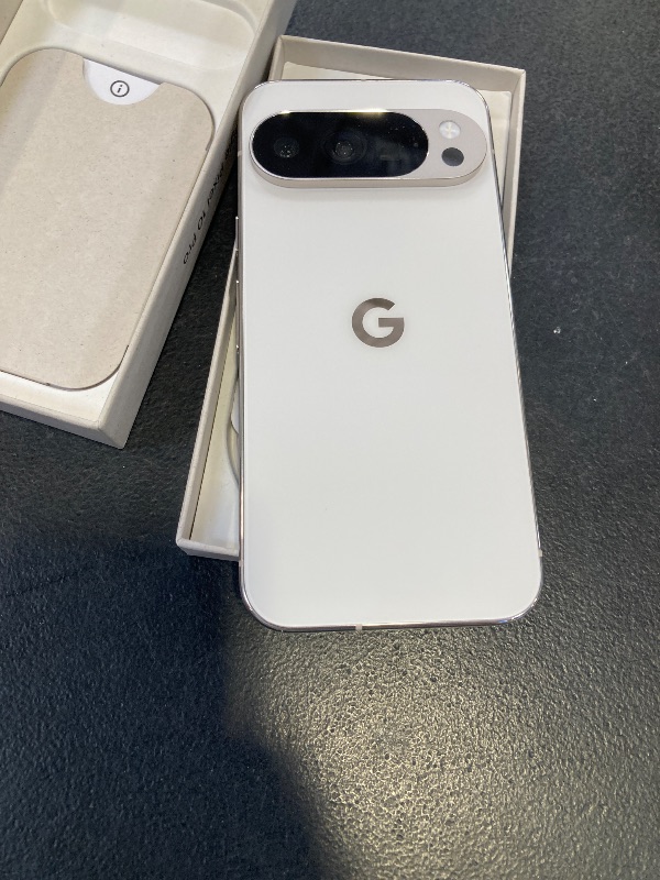Photo 1 of Google Pixel 10 Pro - Unlocked Smartphone - 128 GB - Porcelain