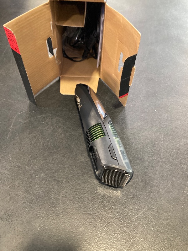 Photo 1 of Remington Vacuum Beard Trimmer - Black/Green