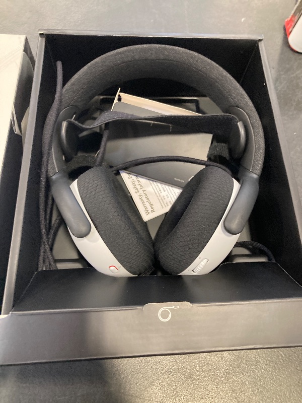 Photo 1 of Alienware Wired Gaming Headset AW520H