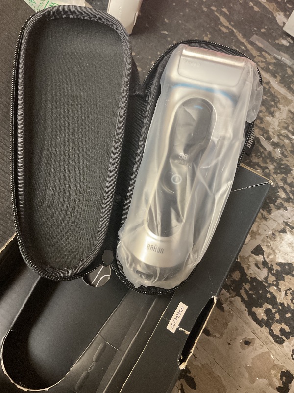 Photo 2 of Braun Series 8 PRO+ 9517s Electric Shaver for Men