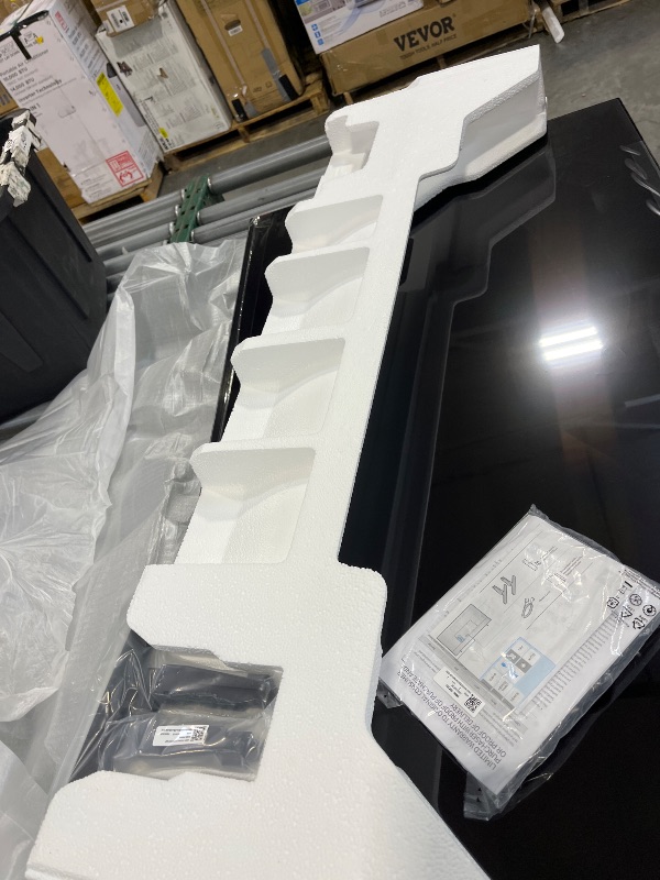 Photo 1 of Samsung 50-Inch Crystal UHD 4K Smart TV (2026 Model)--------SCREEN IS CRACKED -----SELL FOR PARTS