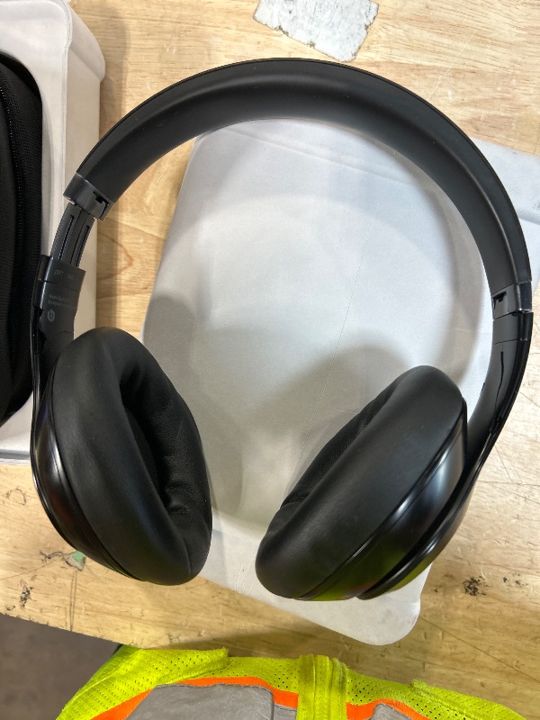 Photo 1 of *** CRACKED ON BOTH SIDES.***** Beats Studio Pro Premium Wireless Over-Ear Headphones- Up to 40-Hour Battery Life, Active Noise Cancelling, Great for Travel & Commuting, USB-C Lossless Audio, Apple & Android Compatible -Black