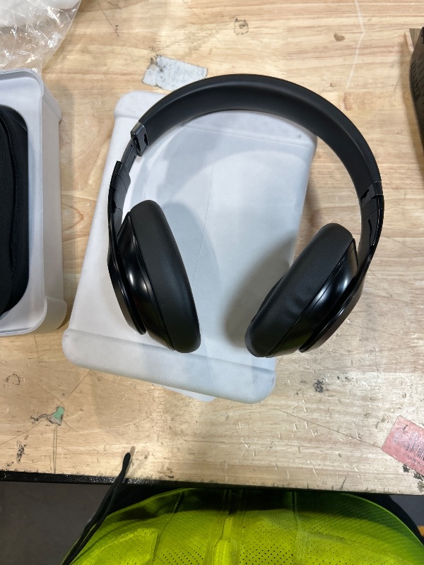 Photo 1 of *** CRACKED ON BOTH SIDES.***** Beats Studio Pro Premium Wireless Over-Ear Headphones- Up to 40-Hour Battery Life, Active Noise Cancelling, Great for Travel & Commuting, USB-C Lossless Audio, Apple & Android Compatible -Black