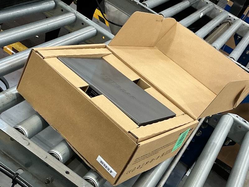 View 3 of NETGEAR MS108UP 8-Port 2.5Gbps PoE++/PoE+ Unmanaged Switch