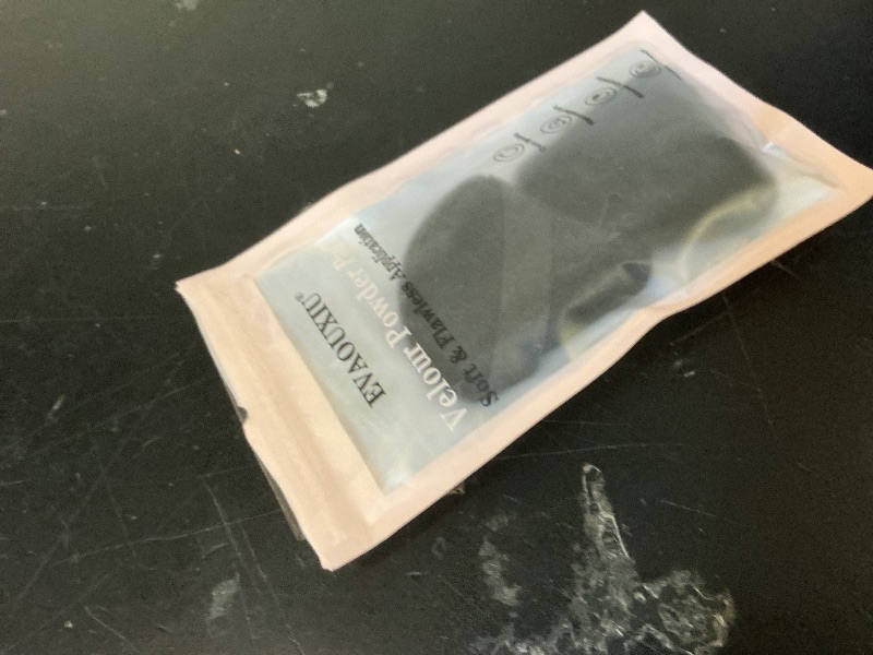 Photo 1 of EVAOUXIU Triangle Powder Puffs (2 Count)