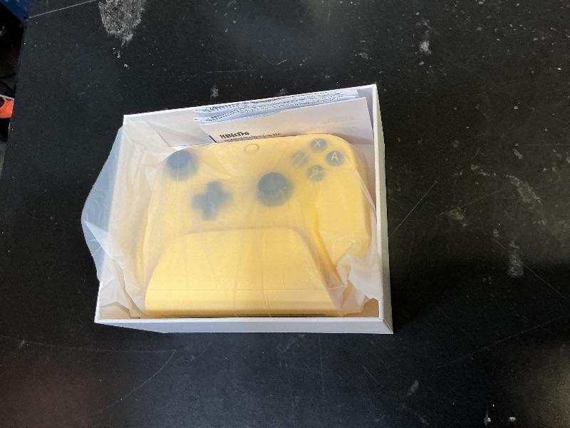 Photo 1 of 8Bitdo Ultimate 2 Bluetooth Controller