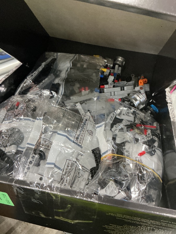 View 3 of [Missing Pieces] Nifeliz V8 Engine Building Set, Engines Series, NF10287