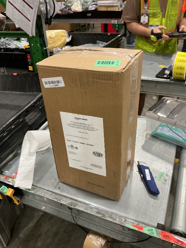 View 2 of [SOLD FOR PARTS] Amazon Basics 700W Countertop Blender
