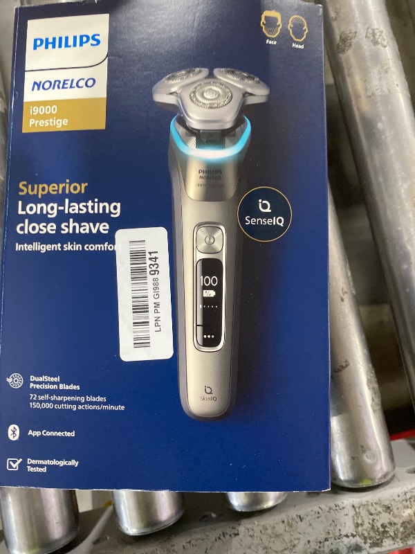Photo 1 of Philips Norelco i9000 Prestige Electric Shaver