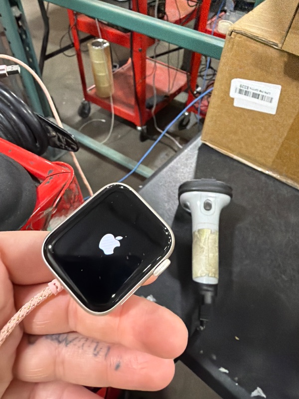Photo 1 of Apple Watch SE (2nd Gen) Smartwatch1087013600 

