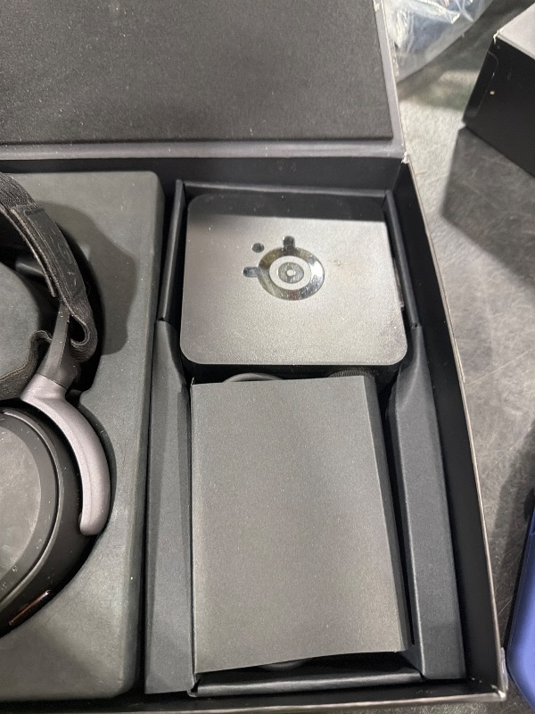Photo 1 of SteelSeries Arctis Nova Elite Wireless Gaming Headset