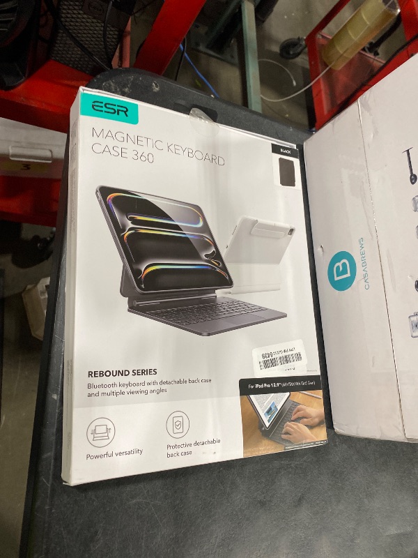 Photo 1 of ESR Keyboard Case for iPad Pro 12.9