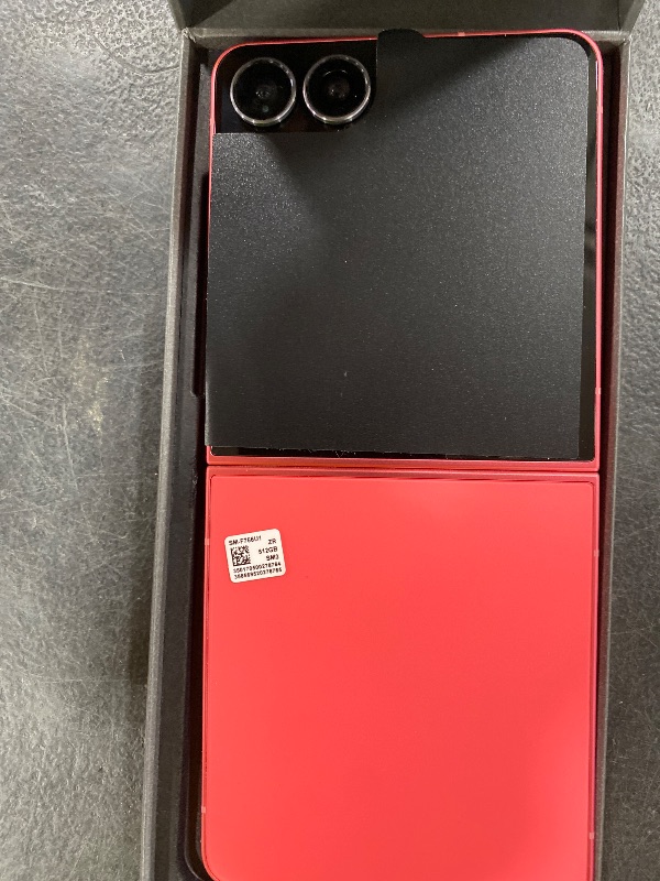 Photo 1 of Samsung Galaxy Z Flip7 Cell Phone, 512GB AI Smartphone, Unlocked Android, high-res 50 MP Camera, Powerful Processor, Long Battery Life, 2025, US 1 Yr Manufacturer Warranty, Coral Red