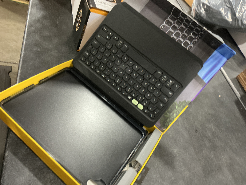 Photo 1 of ZAGG Pro Keys 2 Keyboard Case for iPad Air 11"/10.9"