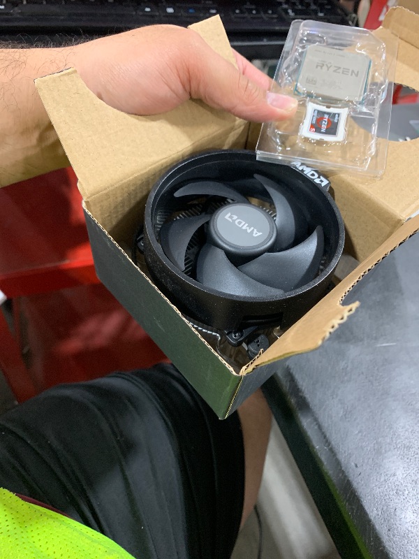 Photo 1 of AMD Ryzen 5 2400G Processor with Radeon RX Vega 11 Graphics