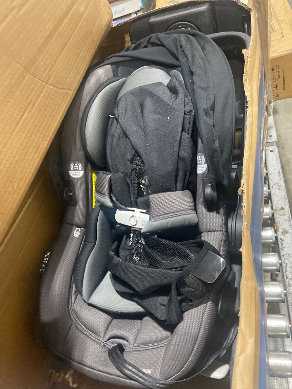 Photo 1 of Evenflo Shyft DualRide Infant Car Seat Stroller Combo
