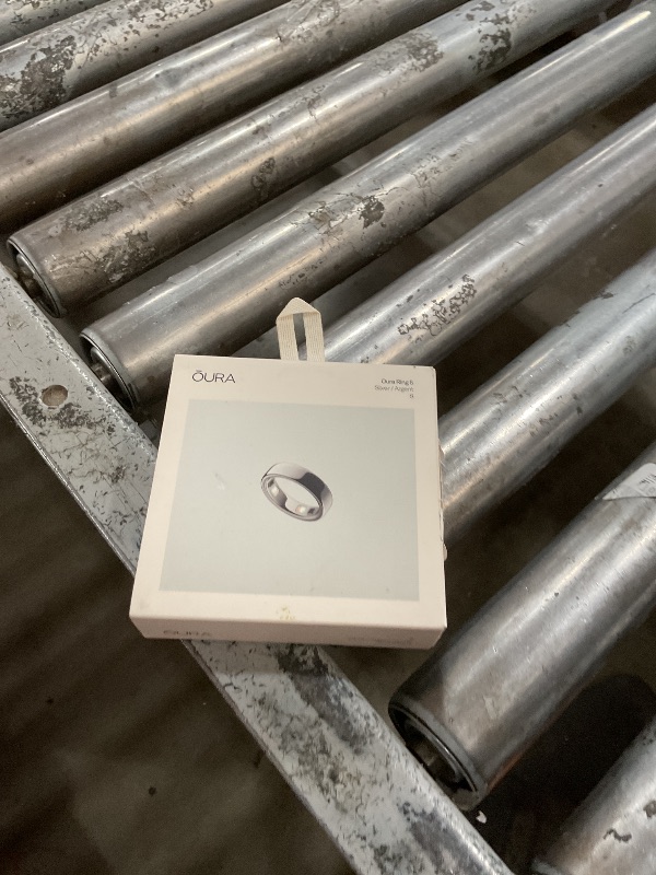 Photo 1 of OURA Ring 5 Smart Ring - Silver - Size 8