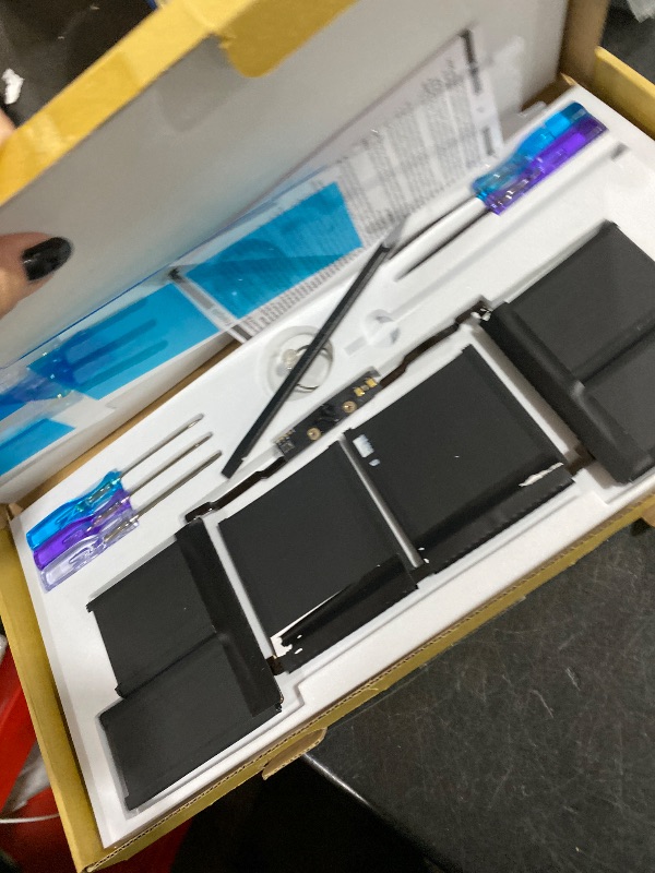 Photo 1 of A1953 Laptop Battery for MacBook Pro A1990 (Mid 2018 2019 ) MacBook Pro 15" EMC 3215 EMC 3359 BTO/CTO MV902LL/A MV912LL/A MV922LL/A MV932LL/A MV942LL/A MV952LL/A MR962LL/A MV962LL/A MV972LL/A MV902B/A