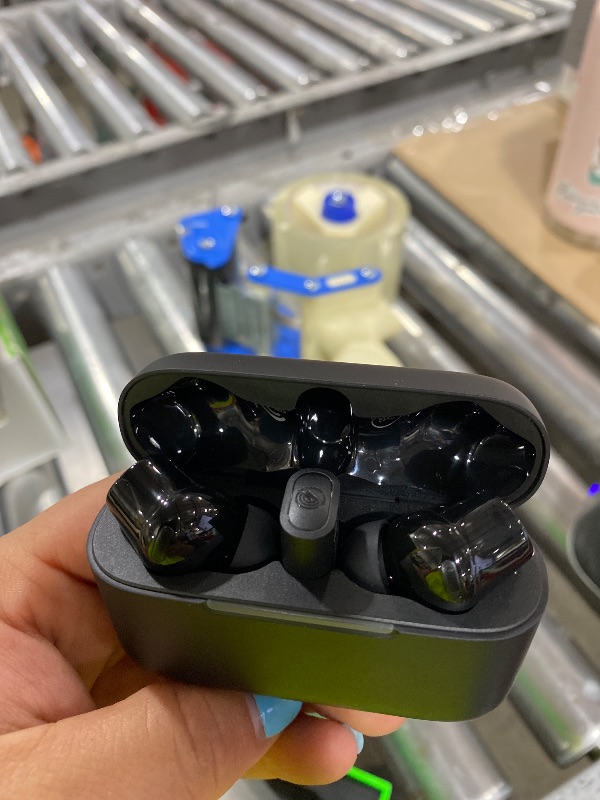 Photo 1 of Razer Hammerhead V3 Wireless Gaming Earbuds, Black