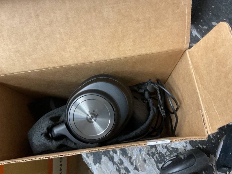 Photo 1 of SteelSeries Arctis Nova Pro Gaming Headset