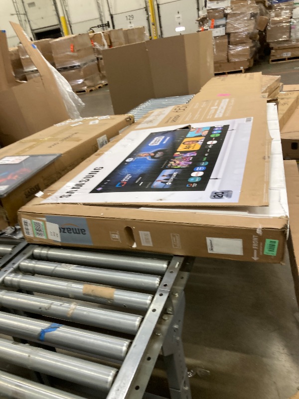 Photo 1 of ********broken screen -no returns , no refunds**********Samsung 65-Inch Class Crystal UHD U8000H Series Samsung Vision AI Smart TV (2026 Model, 65U8000H) Crystal Processor 4K, Endless Free Content, Motion Xcelerator, Color Booster, Alexa Built-in