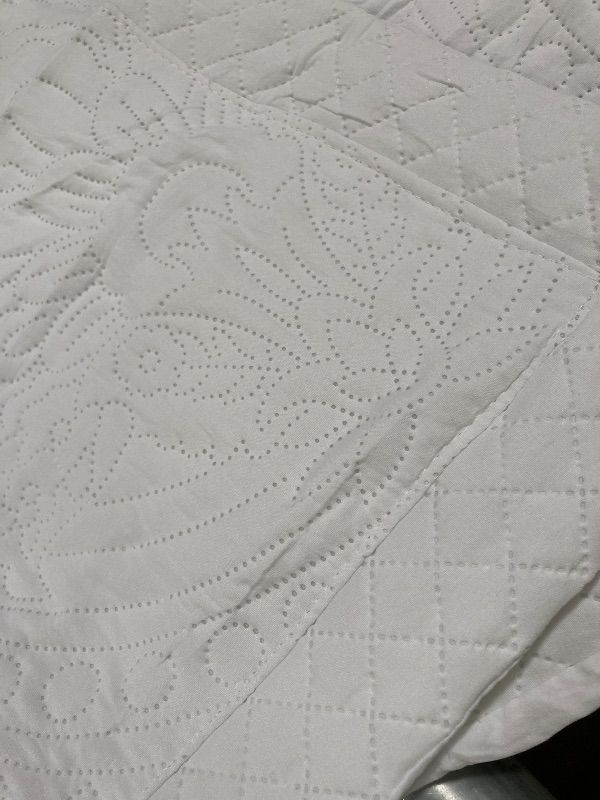 View 4 of ***PILLOW SHAMS ONLY***Qucover Alaska King Vintage Persian Pattern Pillow Shams, White