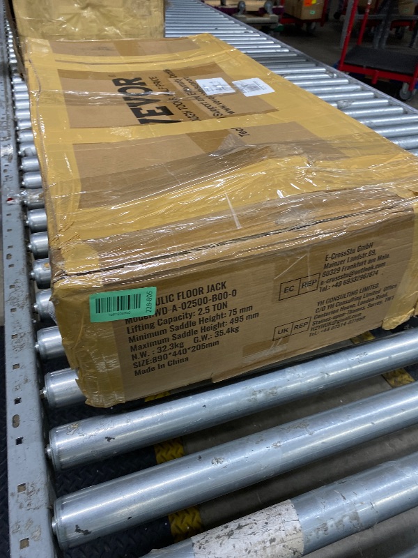 Photo 1 of *scratches* VEVOR 2.5 Ton Low Profile, Heavy-Duty Steel Racing Floor Jack with Dual Pistons Quick Lift Pump, Lifting Range 3.64"-19.49"