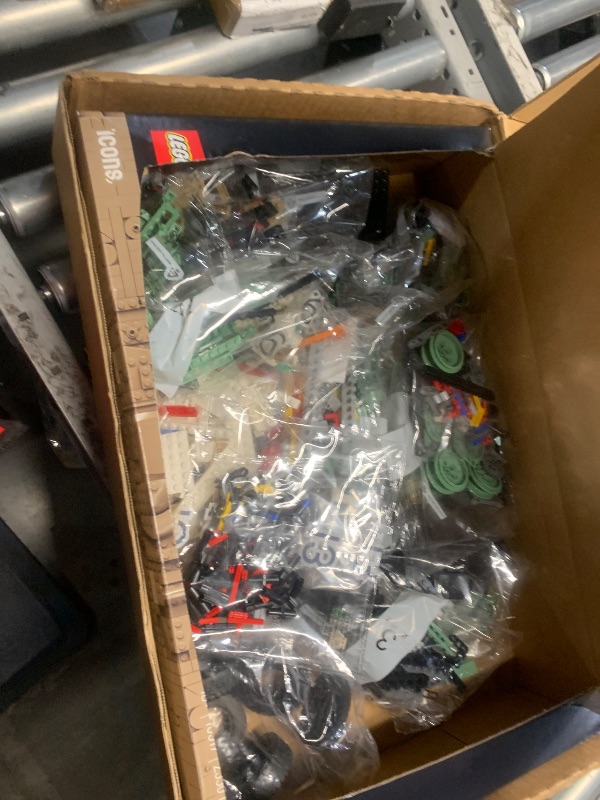 Photo 1 of ***FACTORY SEALED - OPENED FOR INSPECTION***
LEGO Icons Land Rover Classic Defender 90 - Building Set for Adults, Ages 18+ - Model Car Kit for Home Office, Desk Decor W/Realistic Details - Gift for Men & Women - 10317