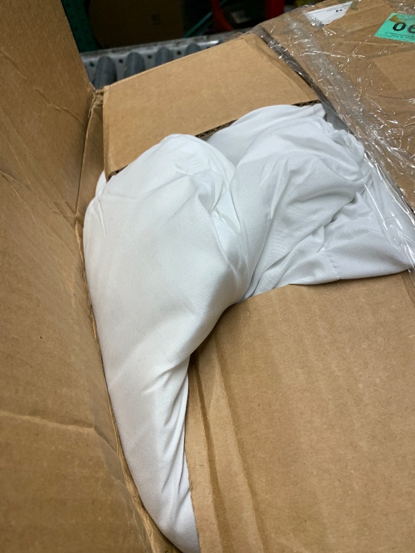 Photo 1 of ***STOCK PHOTO FOR REFERENCE ONLY***EASELAND Queen Size Down Alternative Comforter, White, 88x88 Inches
