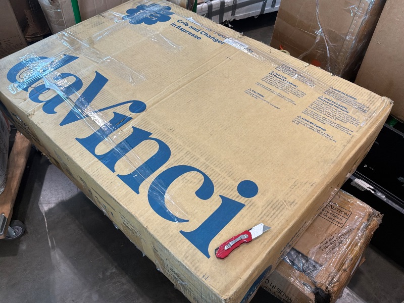 View 2 of [scuffed] DaVinci Kalani 4-in-1 Convertible Crib & Changer