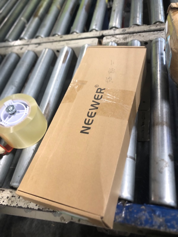 Photo 1 of ** MISSING PARTS ** NEEWER Triple Suction Cup Car Mount Compatible with Insta360 X5 X4 GoPro DJI OSMO 360 Cameras, Quick Release Outside Windshield Magic Arm Mount Kit with 2 in 1 Extension Pole/Selfie Stick, CA065