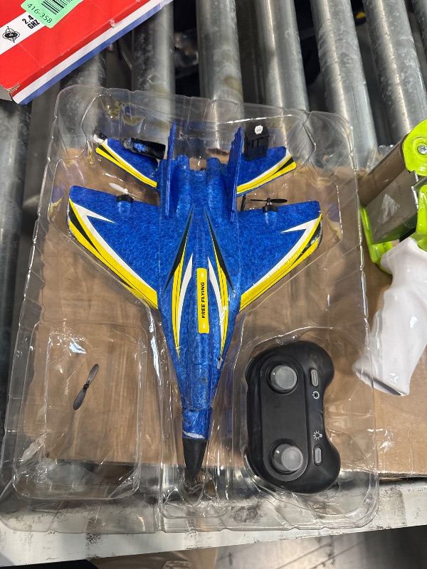 Photo 1 of ****MINOR DAMAGE ****Vecktodisy Remote Control Airplane for Kids,RC Airlane RTF,2 Channels RC Plane with Gyro, Durable EPP Foam RC Jet Toys for Indoor & Outdoor, Easy to Fly RC Aircraft for Adults & Beginner